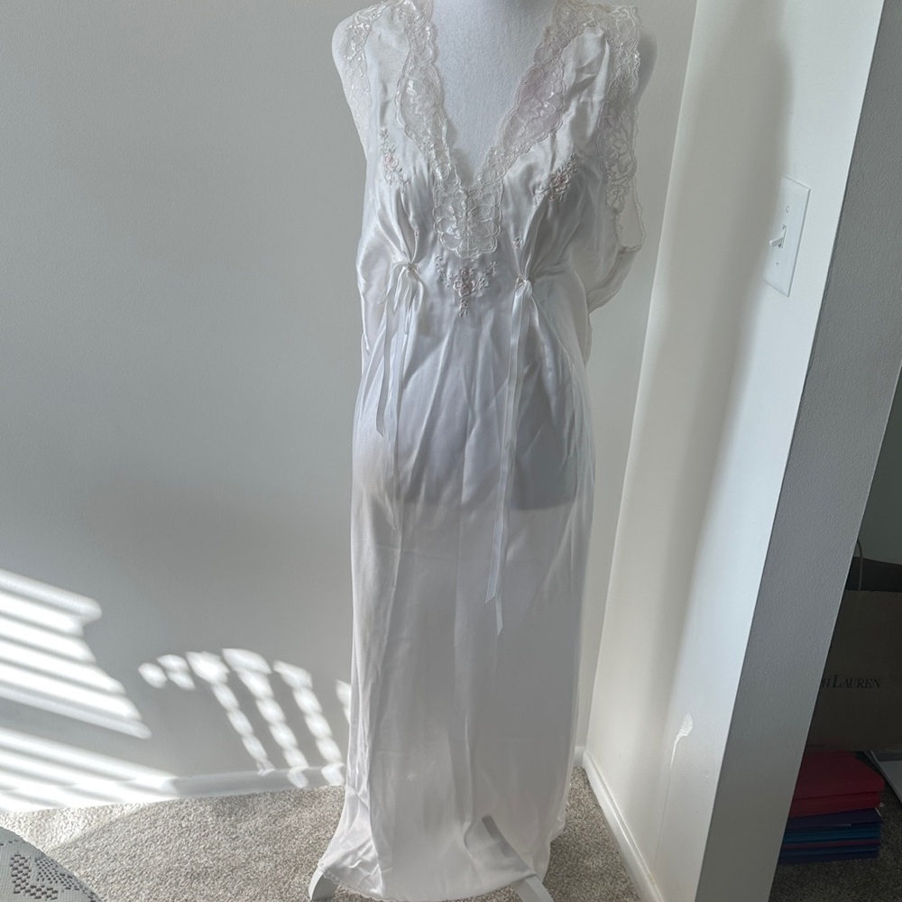 Vintage Barbizon Elegant White Lace Nightgown size Large